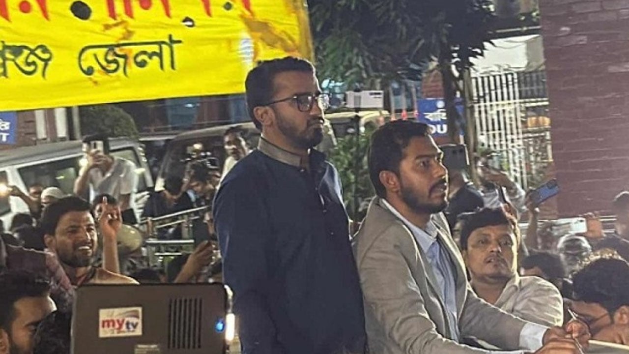 চিকিৎসা শেষে দেশে ফিরেছেন নুর