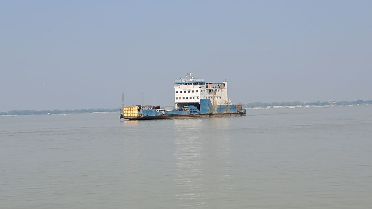 দেড় ঘণ্টা পর দৌলতদিয়া-পাটুরিয়া নৌপথে চলাচল স্বাভাবিক