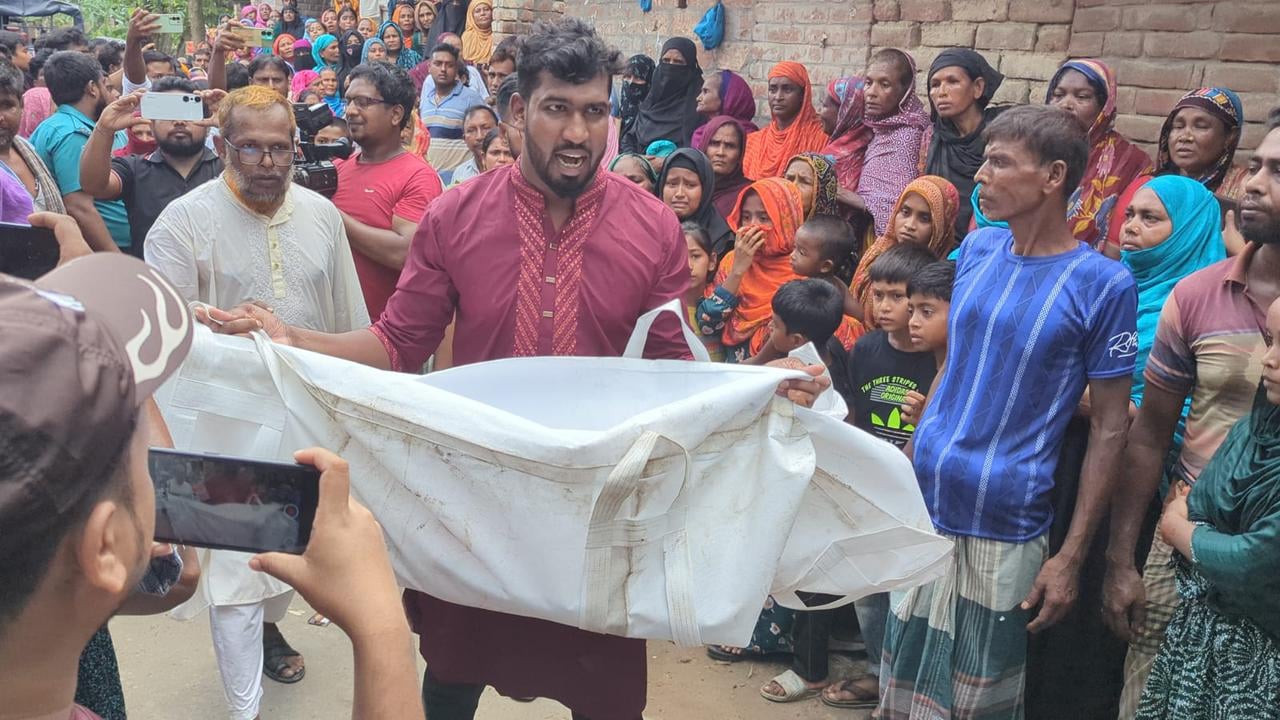 ঋণের চাপে স্ত্রী-সন্তানসহ ৪ জনের আত্মহত্যায় ২ মামলা
