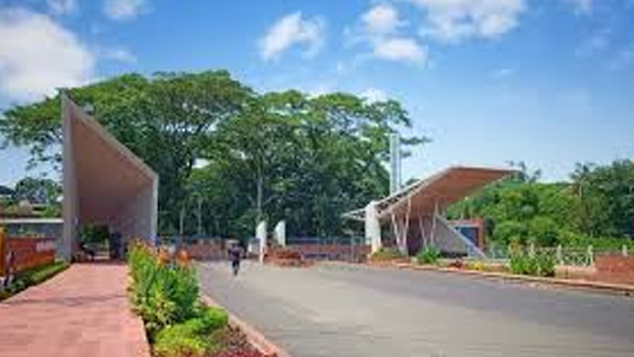 শাবিপ্রবিতে গাঁজার আসর থেকে আটক ৪