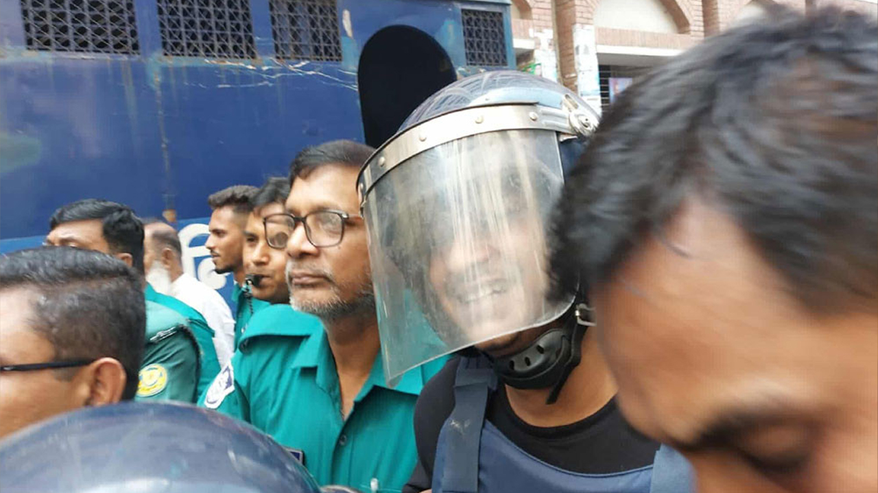 ইলেকট্রিশিয়ান হত্যা মামলায় গ্রেপ্তার দেখানো হলো হাজী সেলিম ও সৈকতকে
