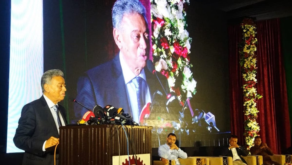 রাজনৈতিক গণতন্ত্র সফল করতে অর্থনীতিরও গণতন্ত্রায়ণ জরুরি: আমির খসরু