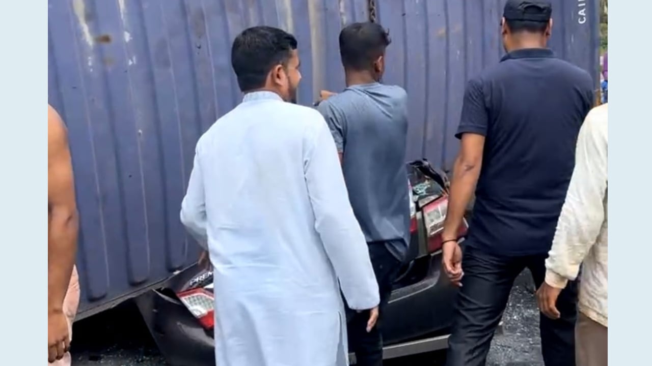 কুমিল্লার পদুয়ারবাজারে ভয়াবহ সড়ক দুর্ঘটনা, বহু হতাহতের আশঙ্কা