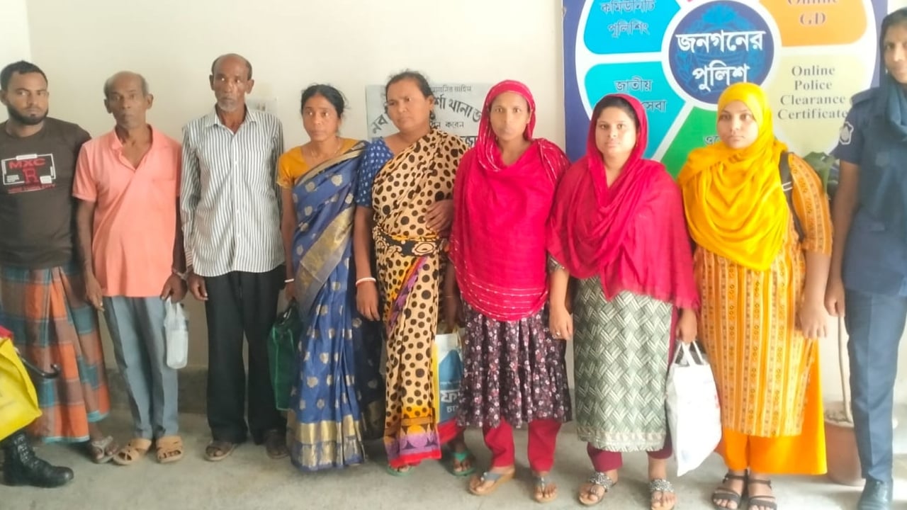 সীমান্তে ৮ নারী-পুরুষ বিজিবির হাতে আটক