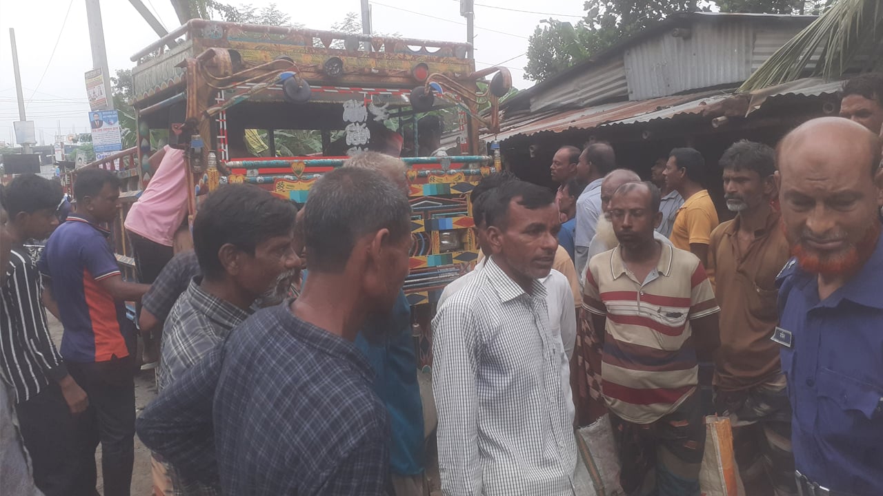 বদলগাছীতে সড়ক দুর্ঘটনায় কৃষক নিহত