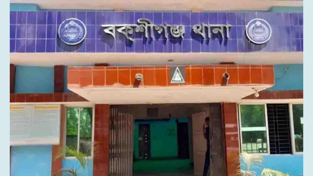 মাদক ব্যবসায়ীকে ছিনিয়ে নিতে হামলা, দুই পুলিশ আহত