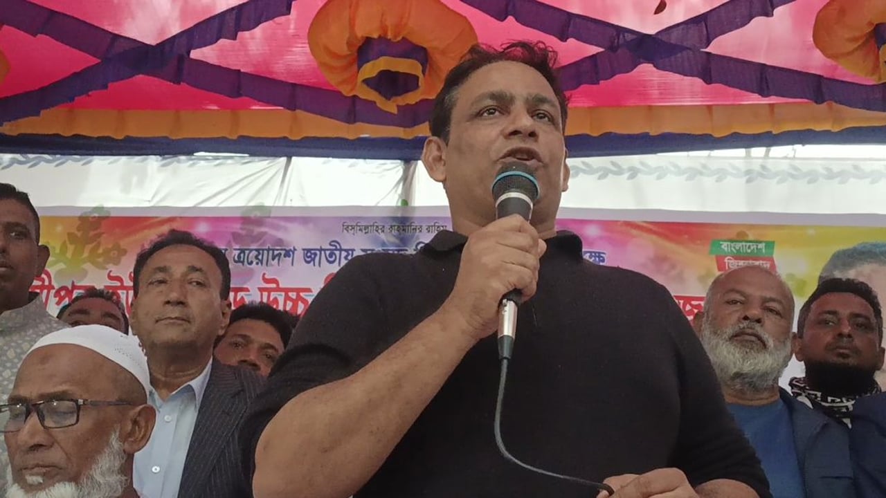 একটি দল বাড়ি বাড়ি গিয়ে জান্নাতের টিকিট বিক্রি করছেন: আনিসুর রহমান