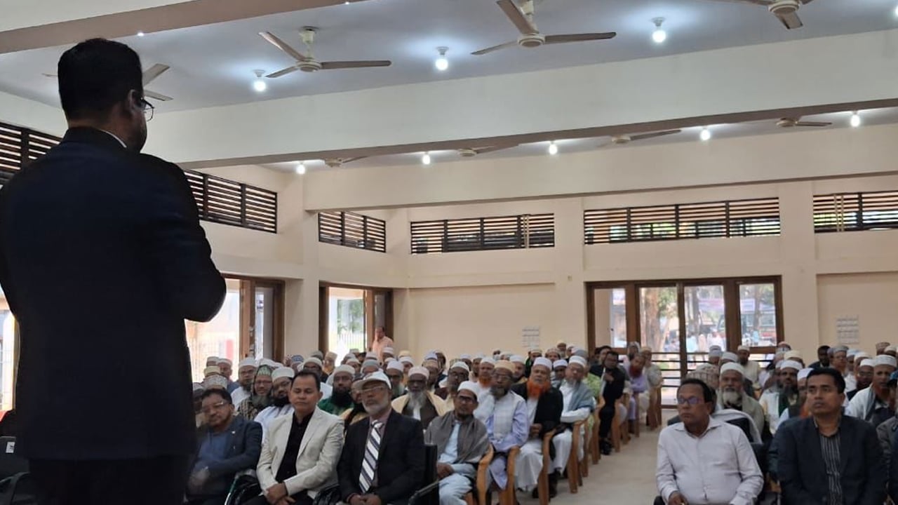 আলেমরা অল্প সময়ে সমাজ পরিবর্তন করতে পারেন: জেলা প্রশাসক