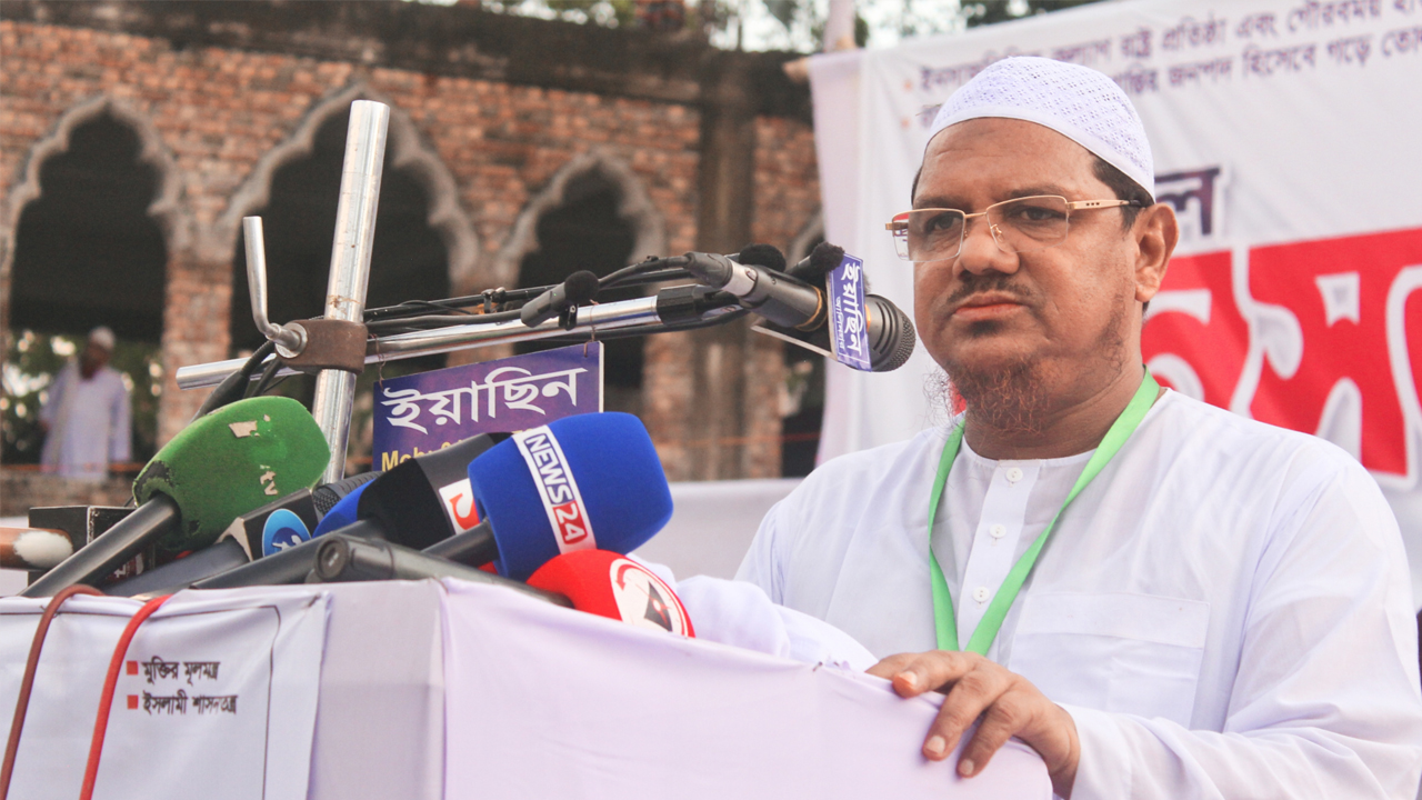 চাঁদাবাজ-খুনিদের মানুষ সংসদে দেখতে চায় না: চরমোনাই পীর