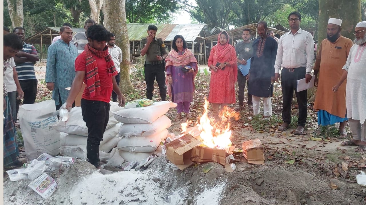 দামুড়হুদায় জব্দকৃত নকল কীটনাশক ও সার ধ্বংস