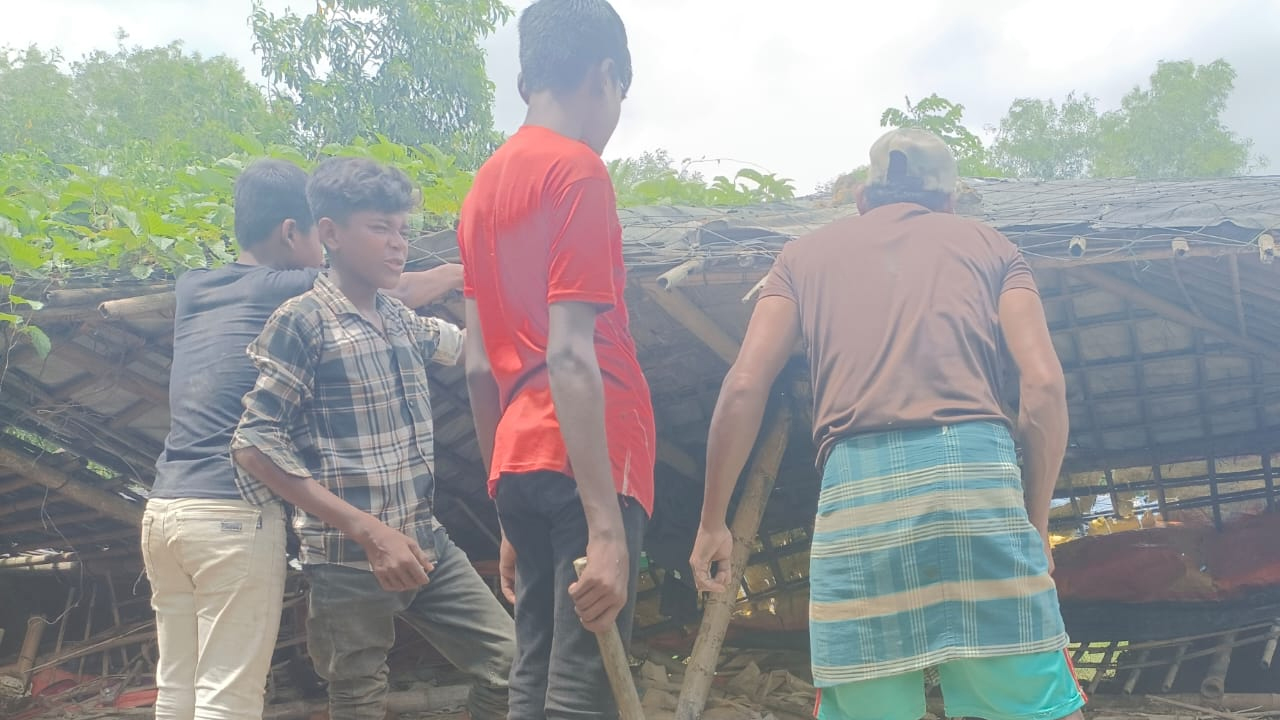 উখিয়ায় পৃথক অভিযানে ১৮ অবৈধ স্থাপনা উচ্ছেদ