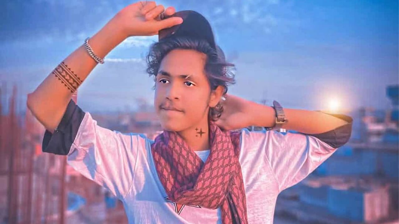 রাস্তা থেকে মাদ্রাসাছাত্রীকে তুলে নিয়ে গেছে টিকটকার আমিন!