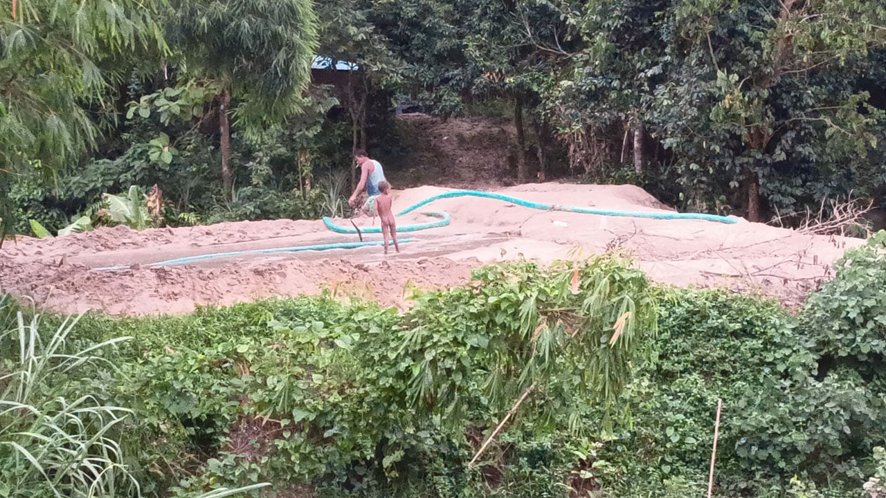 অভিযানের পরও বন্ধ হচ্ছে না অবৈধভাবে বালু উত্তোলন