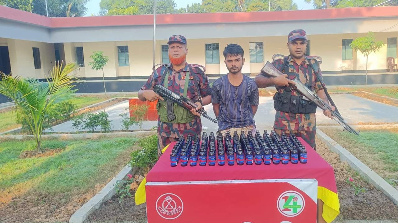 ধামইরহাটে মাদকসহ চোরাকারবারি আটক