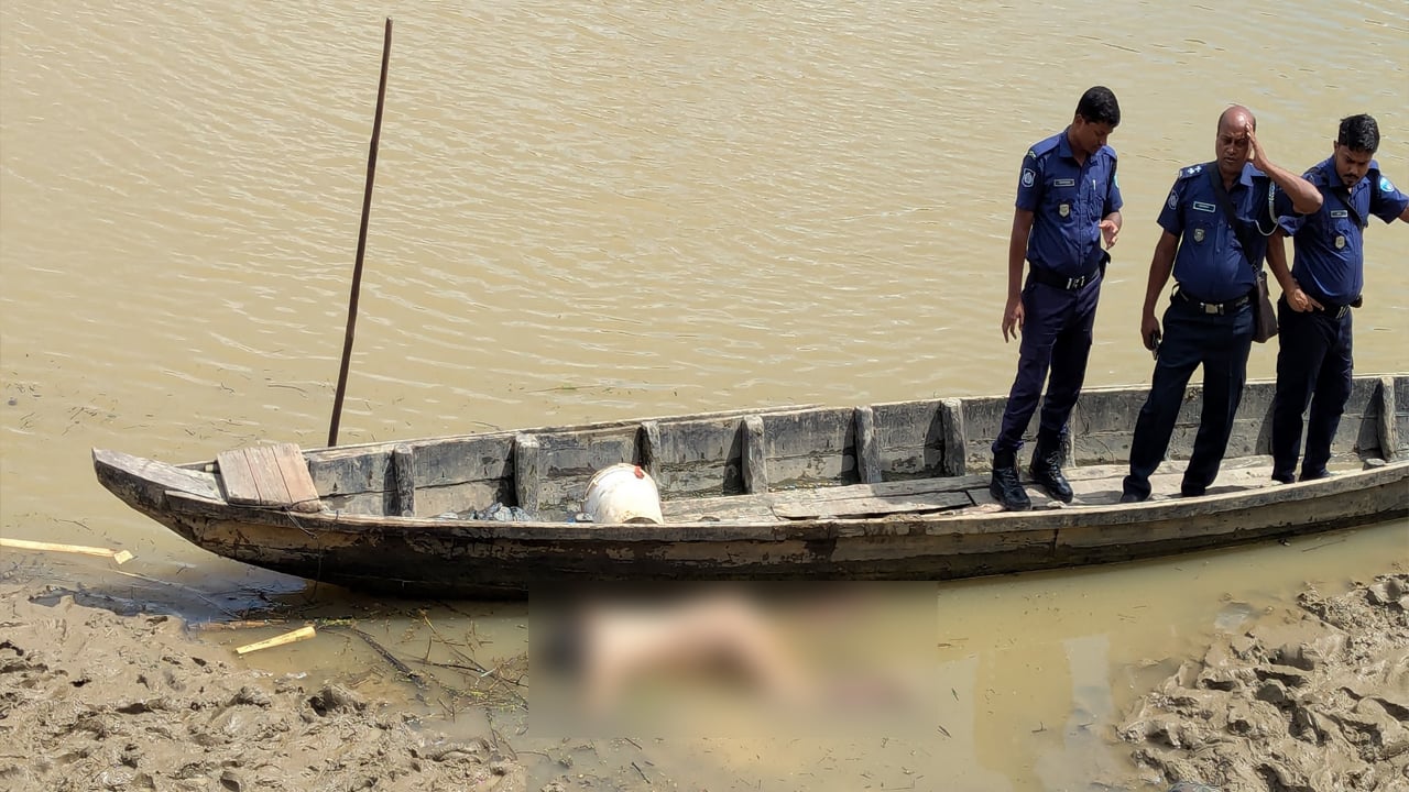 নদীতে ভাসছিল অজ্ঞাত নারীর লাশ, উদ্ধার করলো পুলিশ