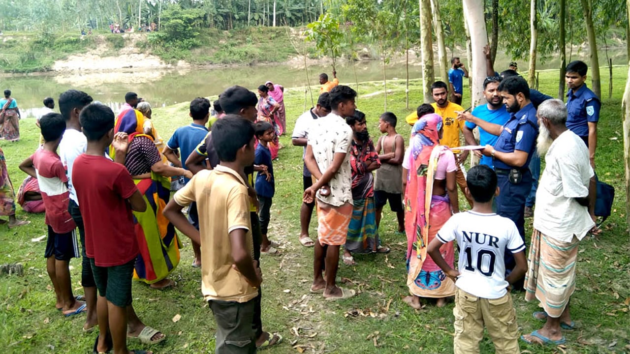 নদী থেকে সুইপারের অর্ধগলিত লাশ উদ্ধার