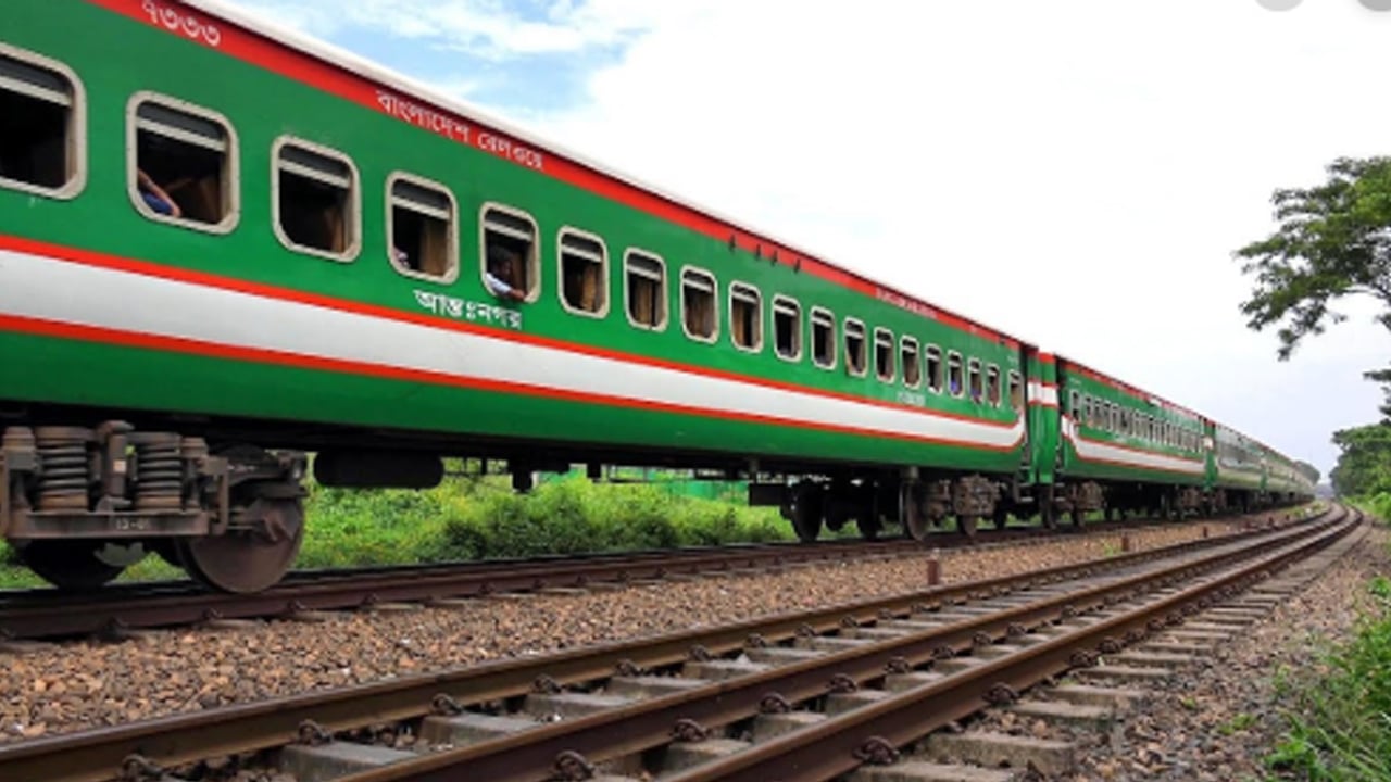 একতা এক্সপ্রেস ট্রেনে হকারকে গলা কেটে হত্যা