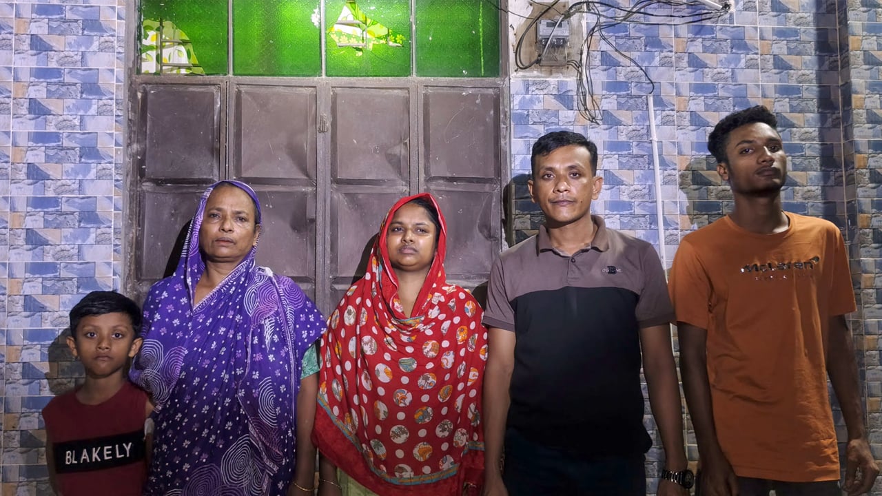 মাদকের বিরুদ্ধে কথা বলায় বাড়িঘরে হামলা, ভাঙচুর