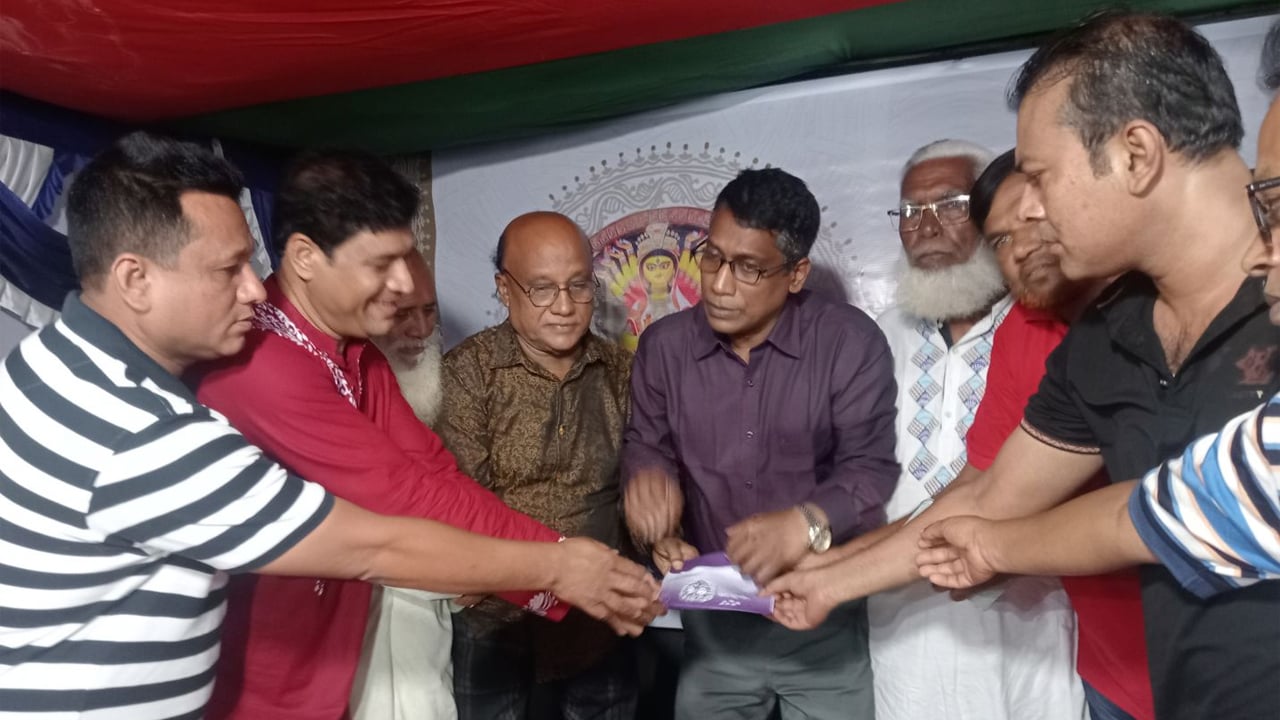 গফরগাঁওয়ে মণ্ডপ পাহারায় বিএনপির নেতাকর্মীরা