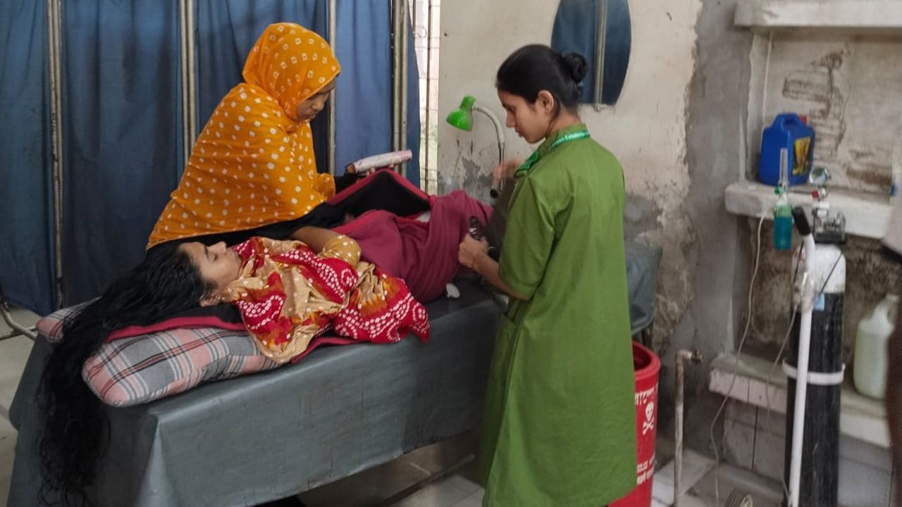 'ভয়-আতঙ্কে' ফের অর্ধশতাধিক পোশাককর্মী অসুস্থ