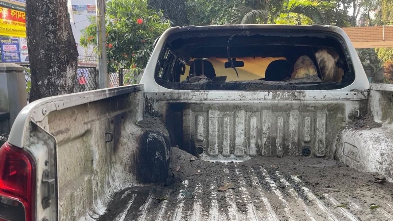 গোপালগঞ্জে গণপূর্ত বিভাগ ও গ্রামীণ ব্যাংকে পেট্রোলবোমা নিক্ষেপ