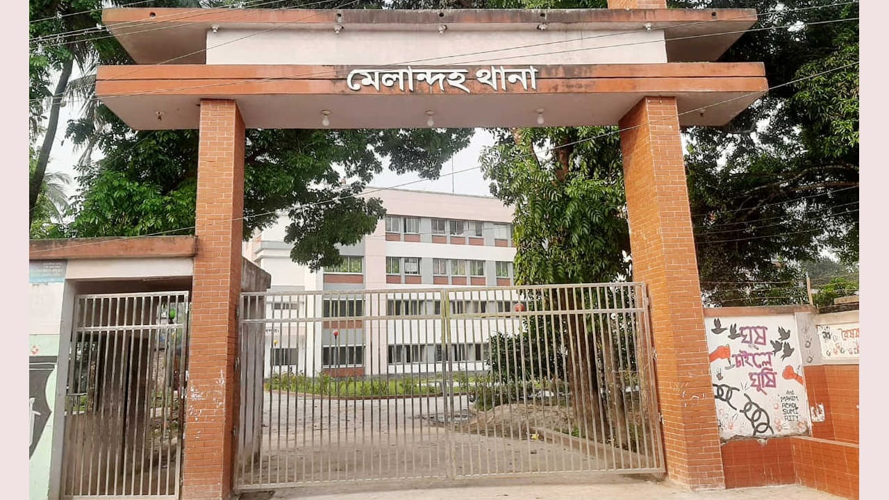 দাঁড়িয়ে থাকা ট্রাকে মোটরসাইকেলের ধাক্কা, নিহত মাদ্রাসা সুপার