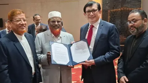 সিঙ্গাপুরের জাতীয় দিবসের সংবর্ধনা অনুষ্ঠানে জামায়াত নেতারা