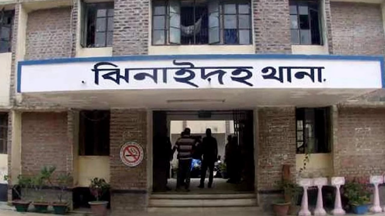 বিয়ের দাওয়াত না দেয়ায় সংঘর্ষ, আহত ১০