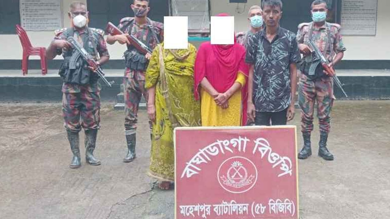 সীমান্তে বিজিবির কাছে ৫ বাংলাদেশিকে হস্তান্তর