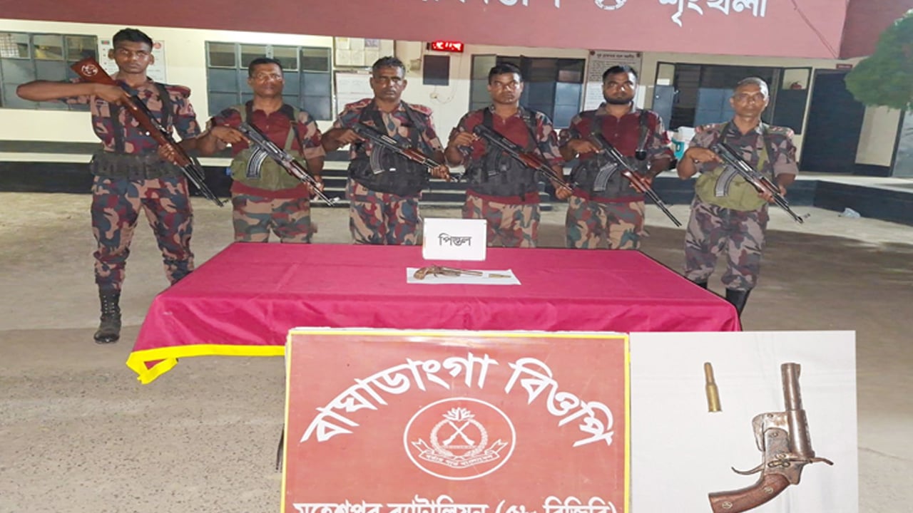 মহেশপুর সীমান্তে অস্ত্র ও গুলি উদ্ধার