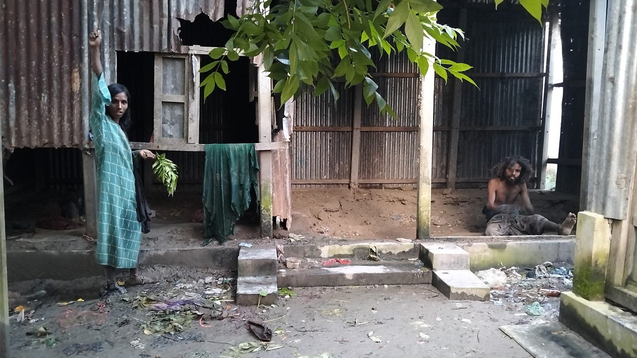 ১২ বছর শিকলবন্দি ভাই-বোন, পাশে দাঁড়ালেন ইউএনও