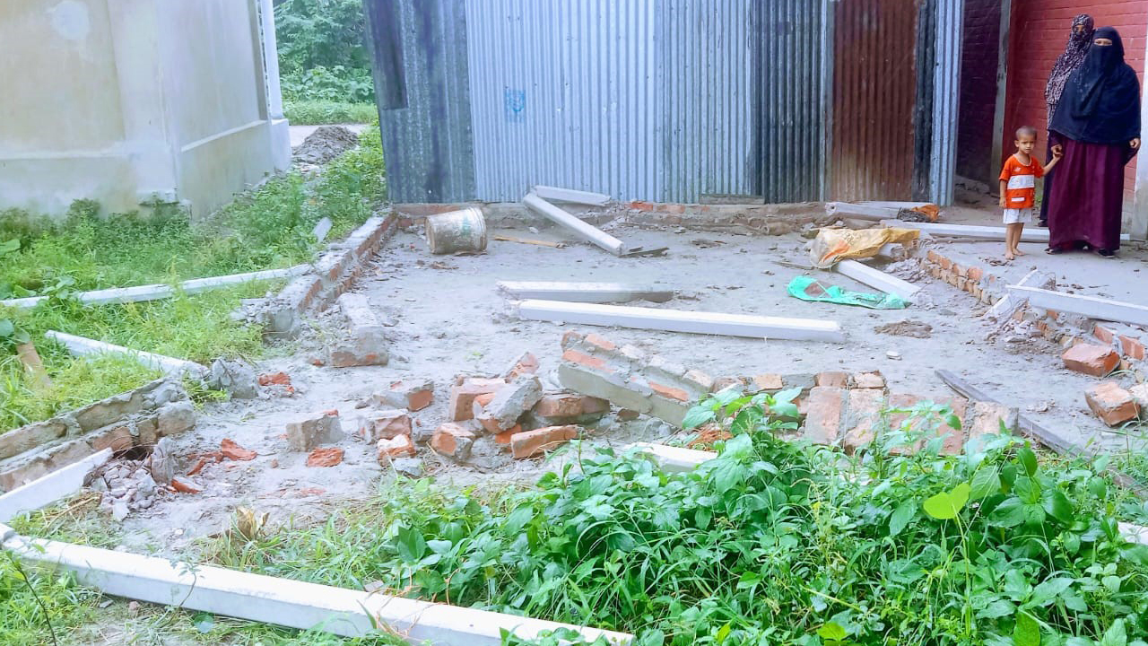 বিরোধের জেরে দোকান ভাঙচুর, জমি দখলের অভিযোগ