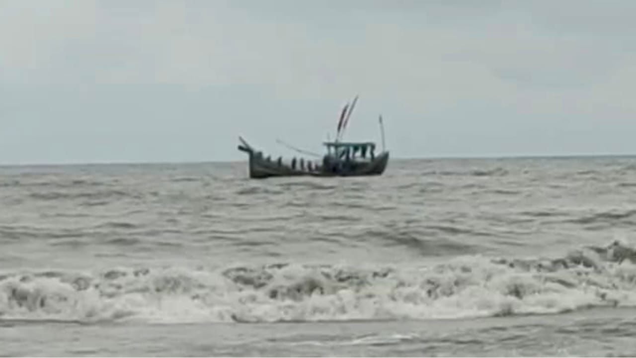 ৮ দিন পর ফিরে এলেন সমুদ্রে নিখোঁজ ৫ জেলে