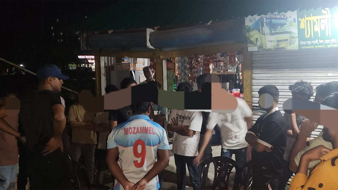ছাত্রদের পড়ার টেবিলে ফেরার তাগিদ, প্রশংসায় ভাসছেন ইউএনও