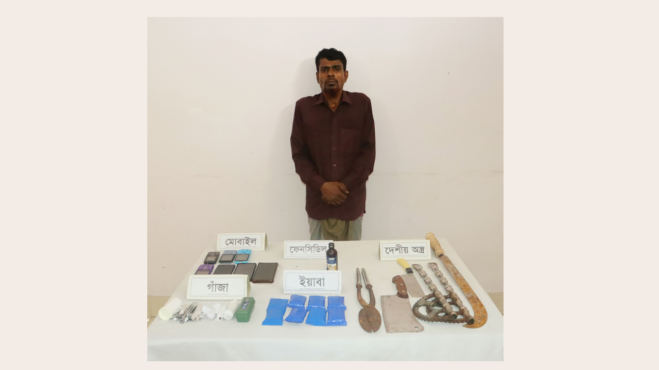 কুমিল্লায় সেনা অভিযানে মাদক ও দেশীয় অস্ত্র উদ্ধার, আটক ১