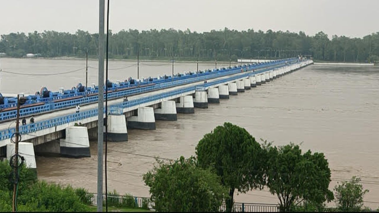 ডালিয়া পয়েন্টে তিস্তার পানি বিপৎসীমার ওপরে