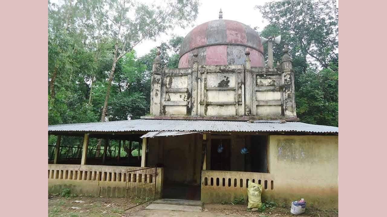 ৫০০ বছরের পুরোনো মসজিদটির সংস্কার প্রয়োজন