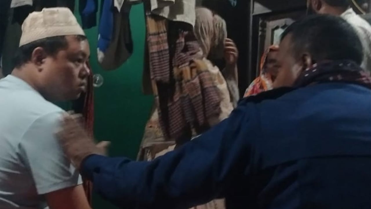 প্রেমের টানে মুন্সীগঞ্জে চীনা যুবক