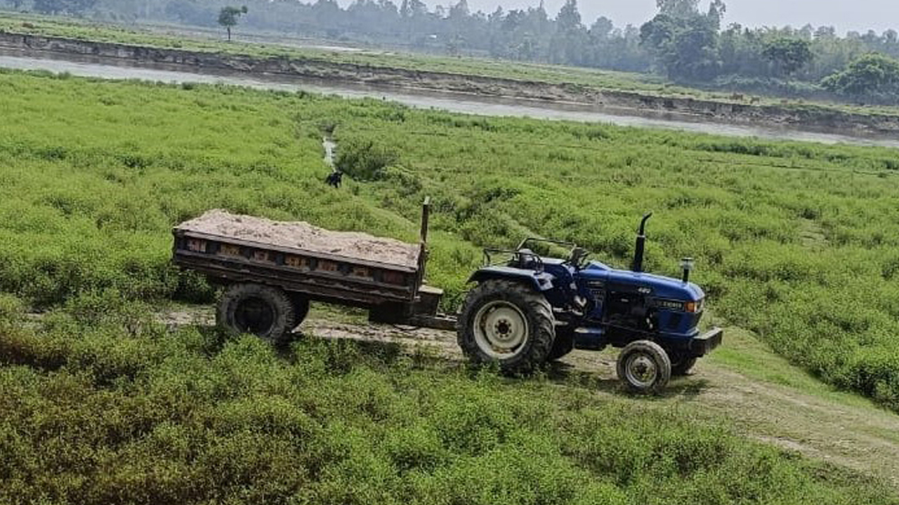 ট্রাক্টর মালিকের ৫০ হাজার টাকা জরিমানা, মুচলেকা আদায়