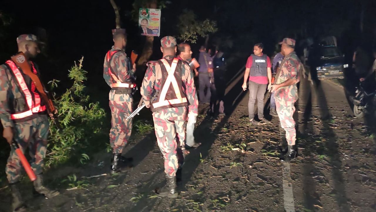 সুরমা চা বাগান সড়কে গাছ ফেলে ডাকাতির চেষ্টা
