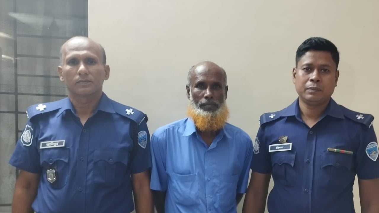 ৩ বছরের সাজা এড়াতে ২২ বছর পালিয়ে ছিলেন অজিউল্লাহ