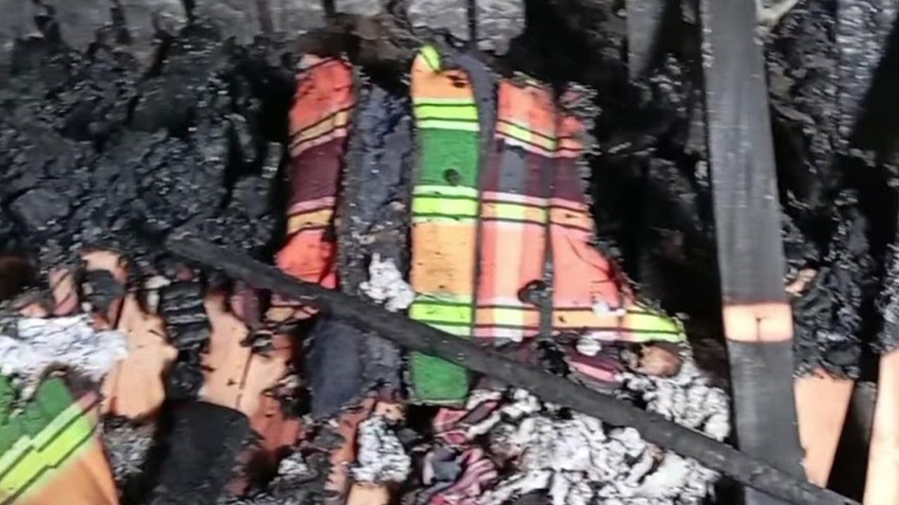 চাটমোহরে আগুনে বসতঘর ও দোকান পুড়ে ছাই