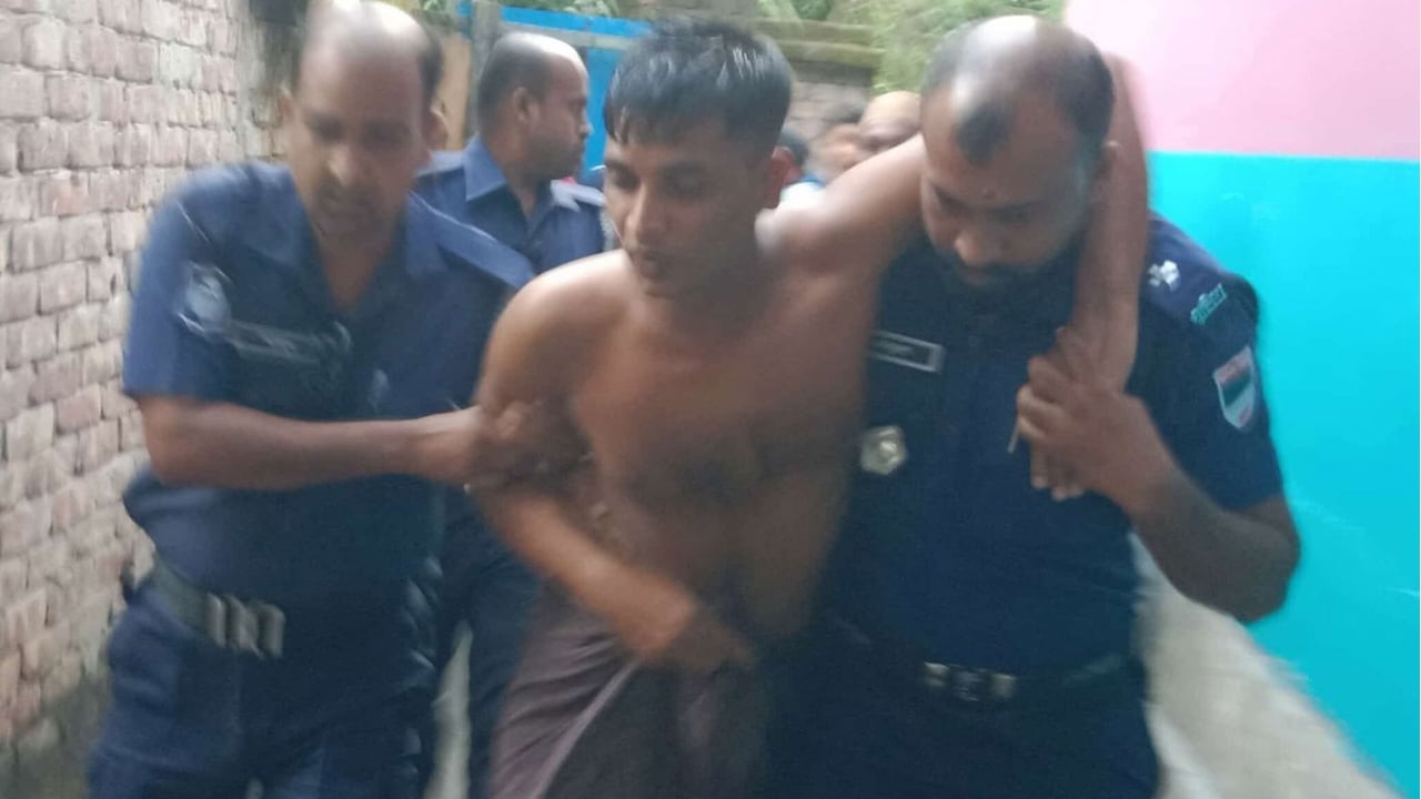 দেবহাটায় কোরআন অবমাননা করায় যুবককে মারধর, থানায় মামলা