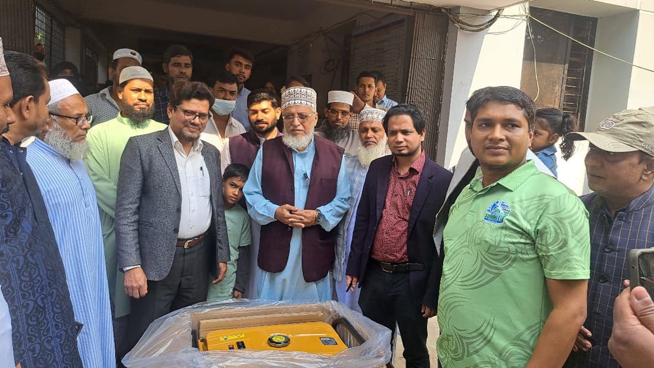 রায়পুরে সরকারি হাসপাতালে জেনারেটর দিলেন জামায়াত প্রার্থী
