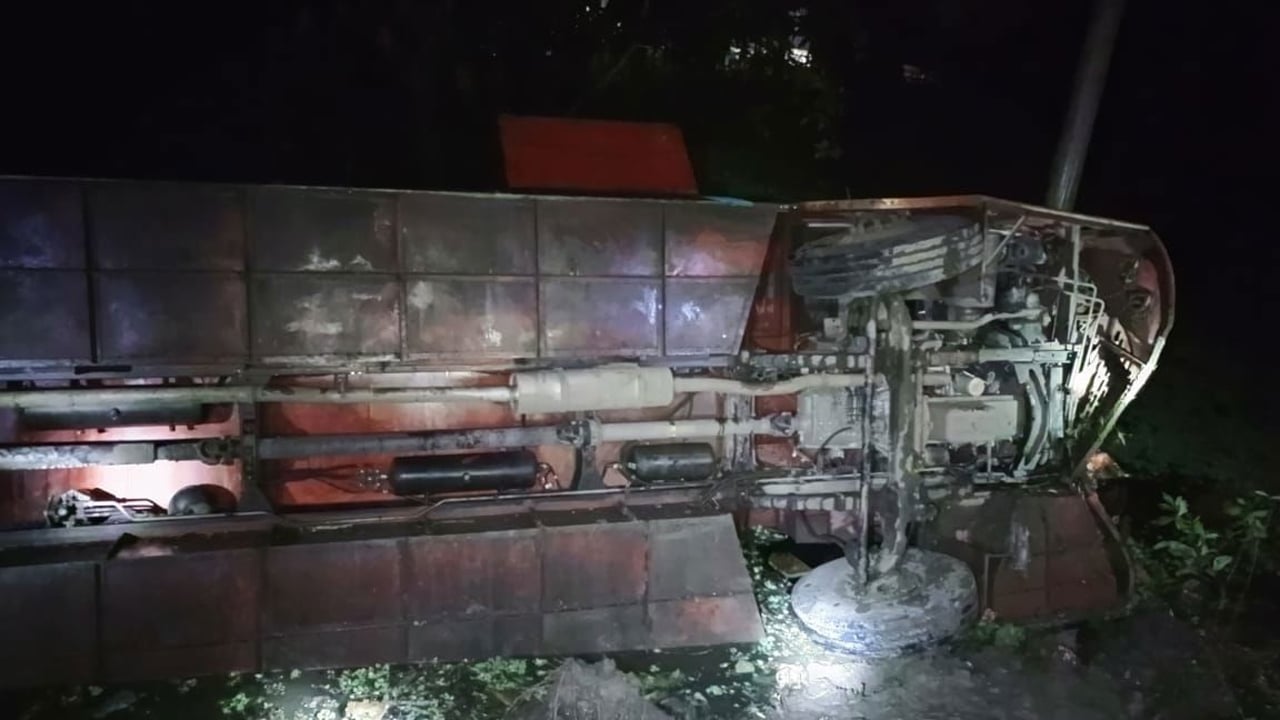রাজৈরে ভয়াবহ দুর্ঘটনা, নিহত ১ আহত ১২