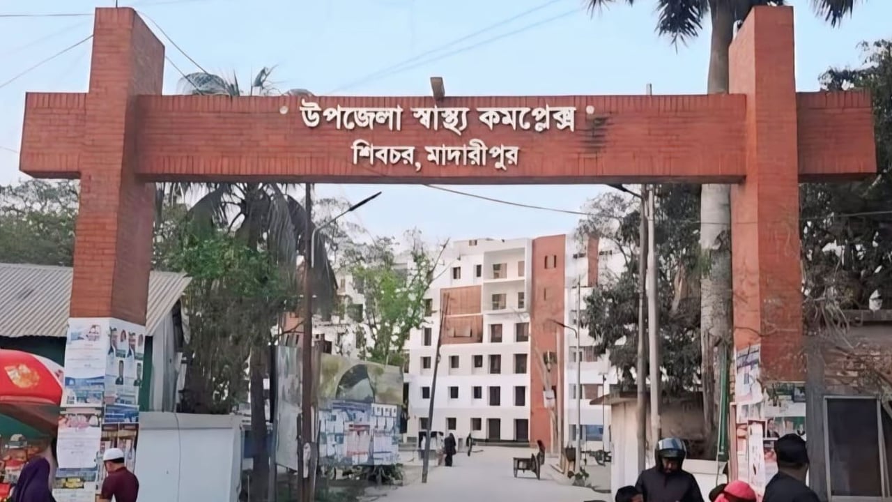 শিবচরে পাগলা কুকুরের কামড়ে আহত ১২, হাসপাতালে ৭