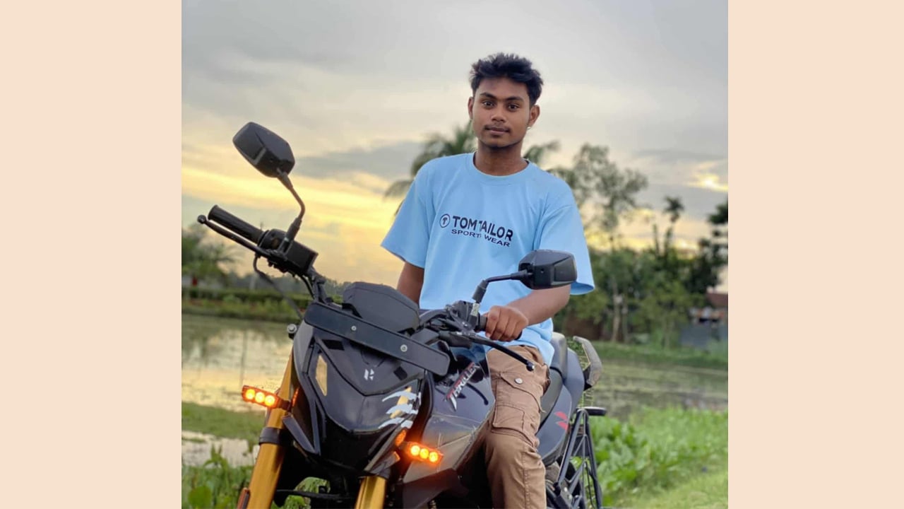 শিবগঞ্জে প্রবাসীর স্ত্রী ও ছেলেকে কুপিয়ে হত্যা
