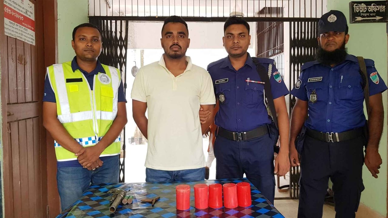শৈলকূপায় অস্ত্র গুলি ও বিস্ফোরকসহ সন্ত্রাসী গ্রেপ্তার
