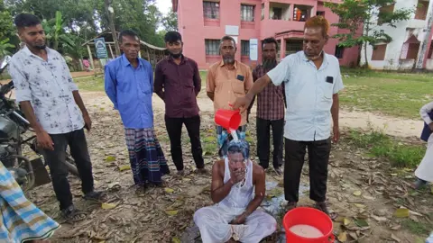 ১৫ লাখ টাকা হারিয়ে দুধ দিয়ে গোসল, জুয়া ছাড়লেন যুবক 