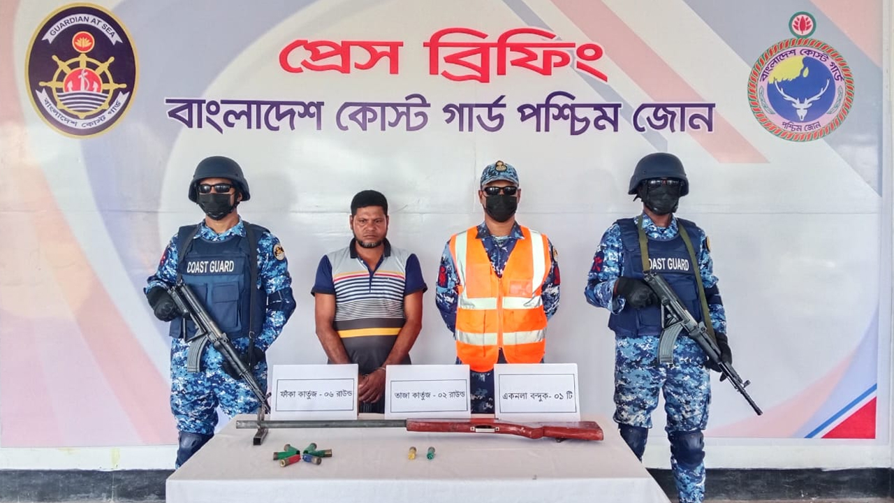 অস্ত্র-গোলাবারুদসহ সুন্দরবনের দুর্ধর্ষ ডাকাত আটক